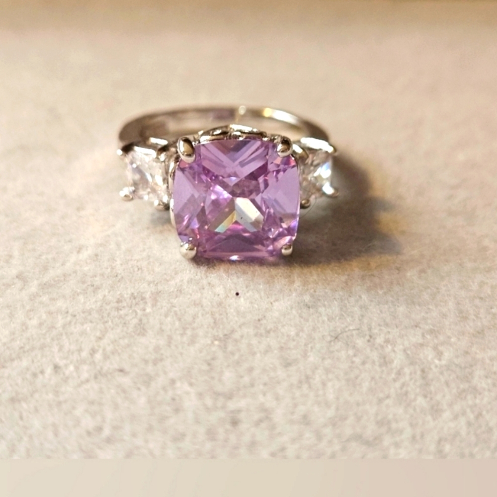 Lavender Shade of Amethyst & White Topaz Ring NWOT Size 5 - Picture 2 of 8